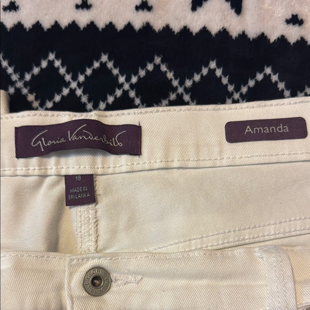 Gloria Vanderbilt Cream Straight Leg Jeans Timeless Style